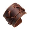 bracelet large de force en cuir marron avec des liens croisés et une bande centrale