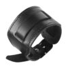 un bracelet de force rock en cuir noir avec une sangle centrale ajustable