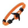 un bracelet ancre noir sur cordon orange