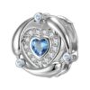 charm cœur bleu en argent et zircons sertis sur bijou rond