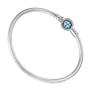 bracelet charms femme en argent avec fermoir rond et zircon bleu