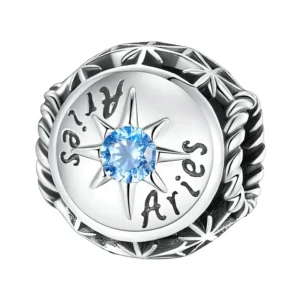 Charm Bélier en argent avec pierre du zodiaque bleu clair.