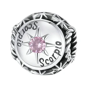 Charm Scorpion en argent et pierre rose pastel.