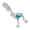 Charm cocktail en argent 925 avec détails en émail turquoise, rose et citron, vu en gros plan